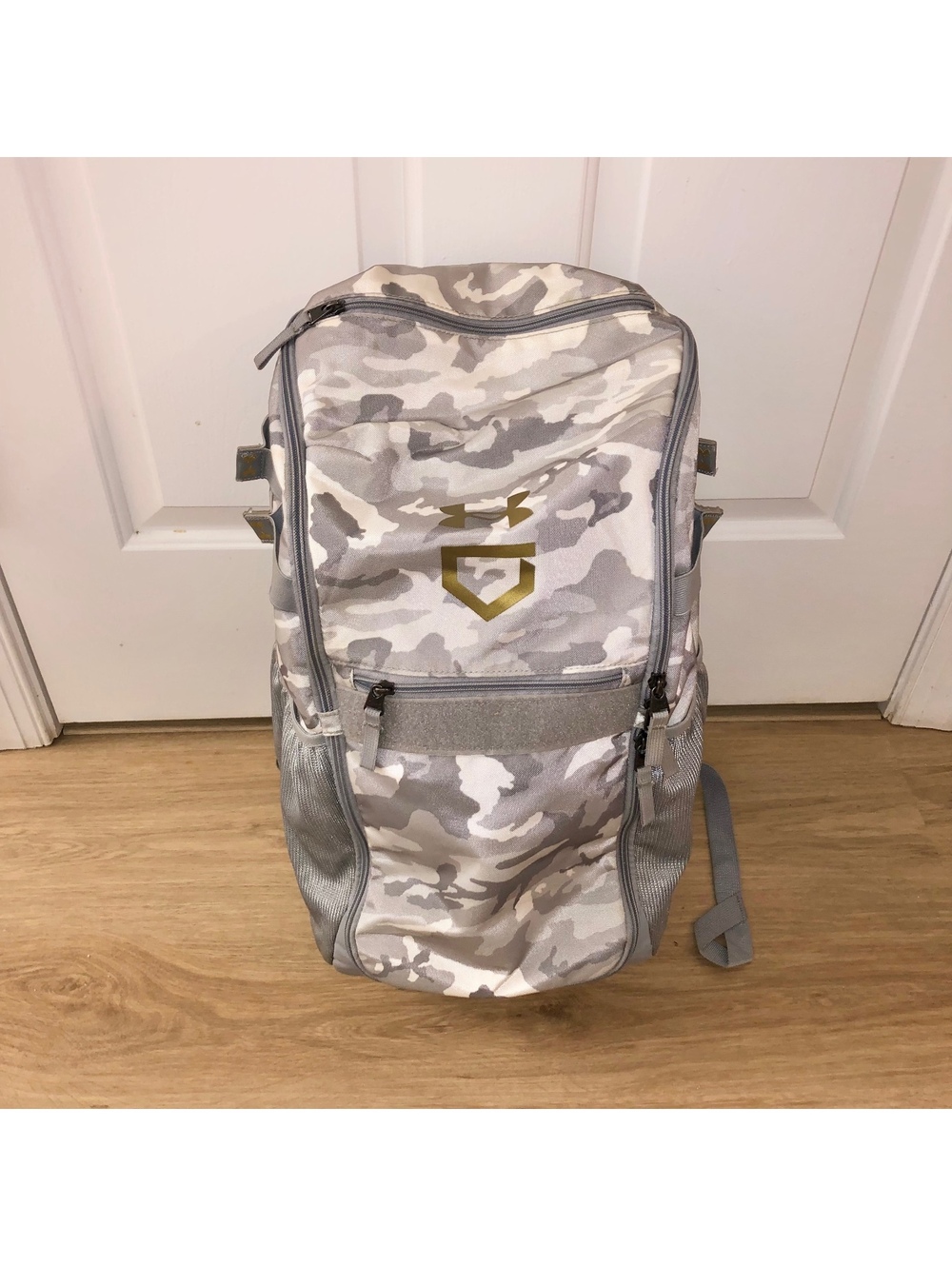 UNDER ARMOUR BASEBALL EQUIPMENT UTILITY BAG BACKPACK WHITE GRAY CAMO ADULT SIZE